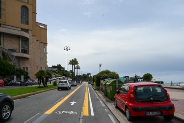 Genova - allestimento pista ciclabile in corso Italia