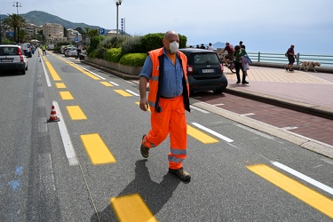 Genova - allestimento pista ciclabile in corso Italia