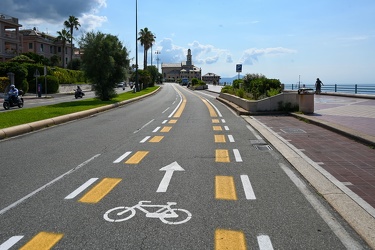 Genova, pista ciclabile - convivenza tra automobilisti e ciclist