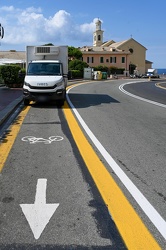 Genova, pista ciclabile - convivenza tra automobilisti e ciclist