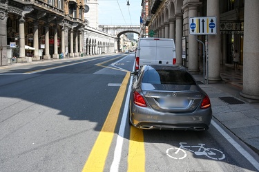 Genova, pista ciclabile - convivenza tra automobilisti e ciclist