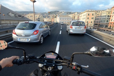 Genova - giro in moto - sopraelevata moto