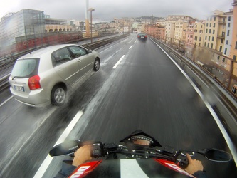 Genova - strada sopraelevata pioggia