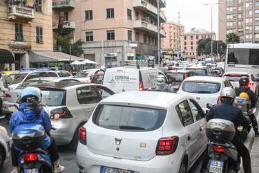 traffico bloccato via Cantore 24102022-04