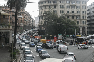 traffico bloccato via Cantore 24102022-18