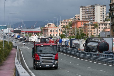 Genova - altra giornata di traffico su strade e autostrade