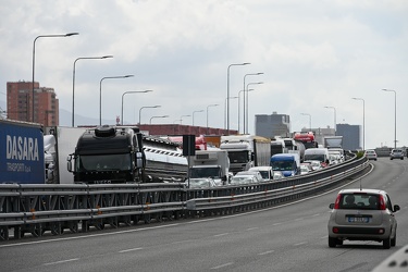 Genova - altra giornata di traffico su strade e autostrade