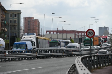 Genova - altra giornata di traffico su strade e autostrade